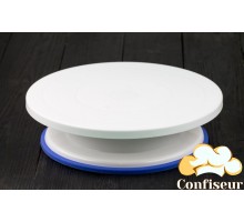 Cake stand with silicone insert