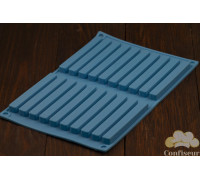 Silicone form for baking 