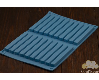 Silicone form for baking 