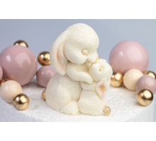 Шоколадна статуетка біла "Зайчиха с зайченям" з золотом