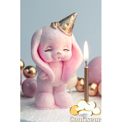 Шоколадна статуетка рожева "Зайка задуває свічку" зі свічкою