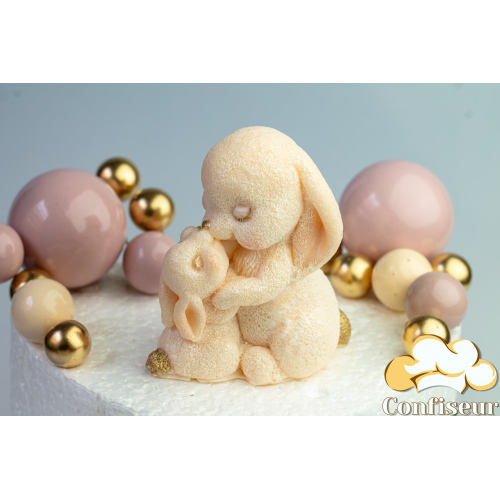 Шоколадна статуетка персикова "Зайчиха с зайченям" з золотом