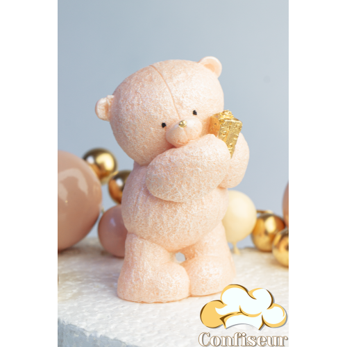 Шоколадна статуетка "Персиковий ведмедик з  золотим подарунком"