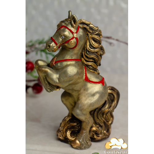 Шоколадна статуетка чорна "Кінь" з золотою гривою Шоколадна статуетка чорна "Кінь" з золотою гривою