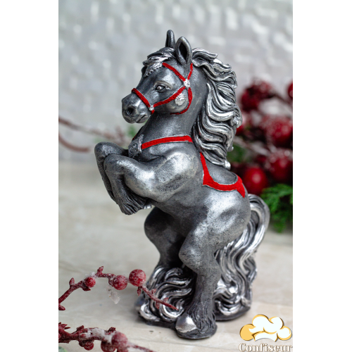 Шоколадна статуетка чорна "Кінь" зі срібною гривою Шоколадна статуетка чорна "Кінь" зі срібною гривою